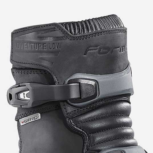 Forma adventure low black shop